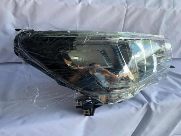 Faro Lh Rh Toyota Hilux DubÃ¡i,revo 2016/2023 - Imagen 6