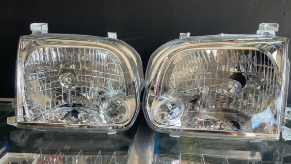 Faros Toyota Tundra, Sequoia 2005/2007
