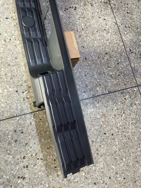 Goma Central De Parachoque Trasero Toyota Tundra 2014/2022