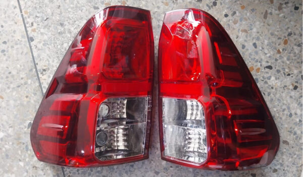 Stop Lh Rh Toyota Hilux Revo 1016/2023 - Imagen 2